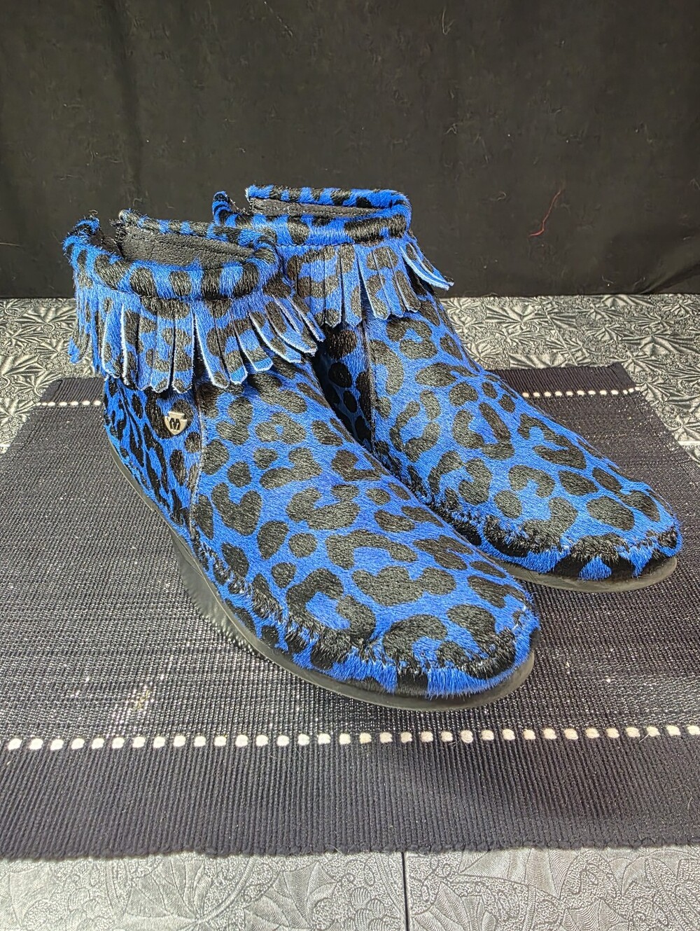MinneTonka Leathe Leopard Calf Hair Moccasin Booties